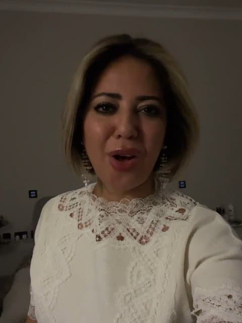 Gharibeh Ashena (Live) · Googoosh